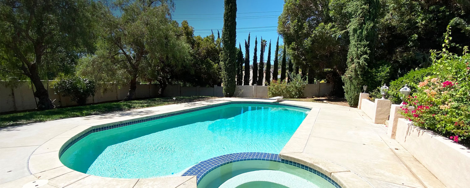 Swimming pool at Huntington Gate Chateau